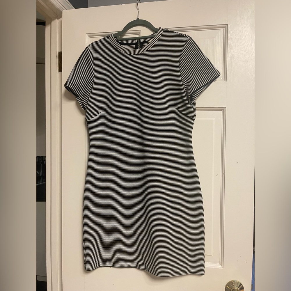 FLATTERING STRIPED DRESS